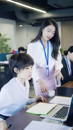  女扮男装后总裁念念不忘（83集）热门儿短剧抢先看