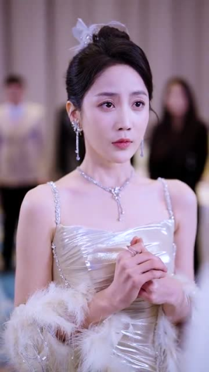 她似星星，光芒万丈（75集）热门情感家庭短剧