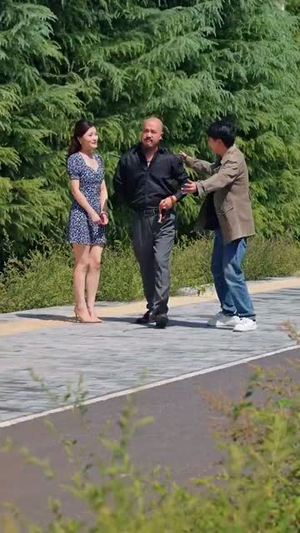 喊我臭打药的，那种十万亩呢（84集）短剧全集幕后花絮版