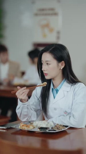 爱意藏风中（80集）每日热门短剧推荐